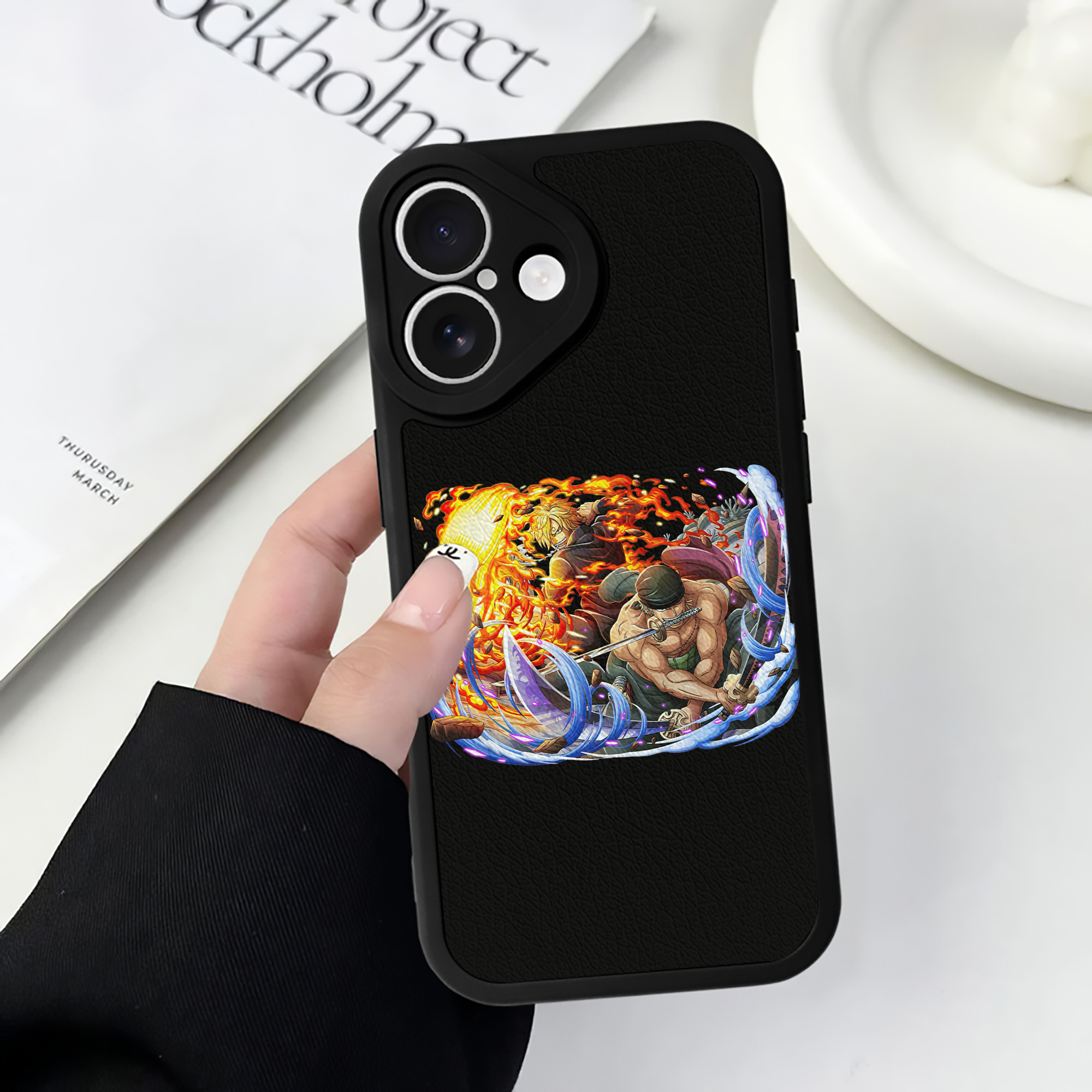 （画像用） ワンピース ロロノア・ゾロ ONE PIECE Roronoa Zoro 【iPhone 16シリーズ対応】シリコンスマホケース（レザー調） 材質：シリコン